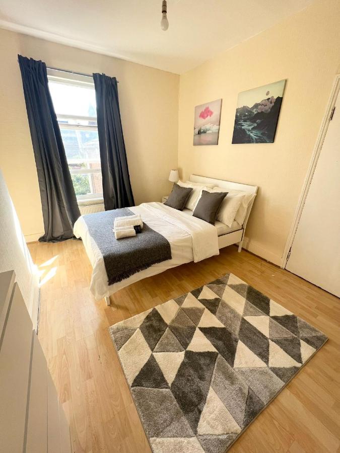 Amazing New House In London Hotel Eksteriør billede